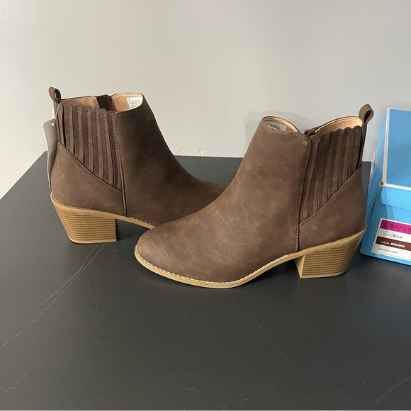 Draper James Elle Black Ankle Booties with Sleek Design - Picture 4 of 7